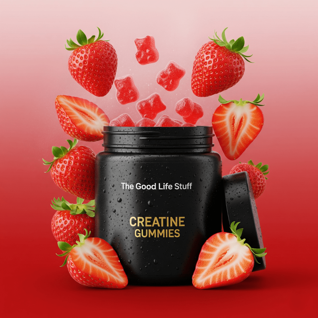 Black container labeled 'The Good Life Stuff' with 'Creatine Gummies' surrounded by strawberries on a red background. Creatine Monohydrate Gummies 3g/Collagene Marin/Musculation Pre Workout BCAA/Vitamine B6/Sport/Fitness/Vegan/Sans Gluten/Sans OGM/Sans Sucre/Gout Naturel Fraise/Femme/Homme/60 Bonbon Créatine/20 jours The Good Life Stuff